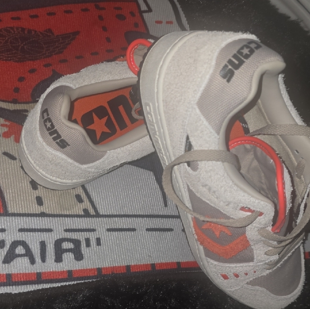 Converse suede Mens Stylish Gray and Orange Sneakers - Picture 8 of 9